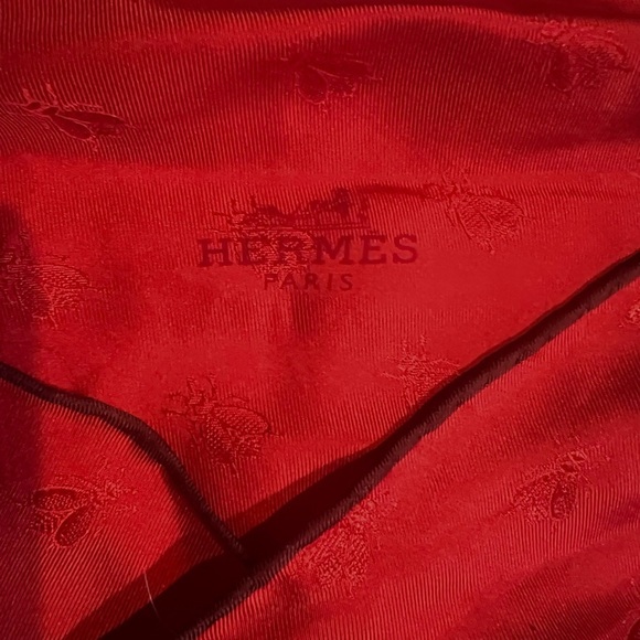 Red Hermes Bee Triangle Scarf - Picture 5 of 11